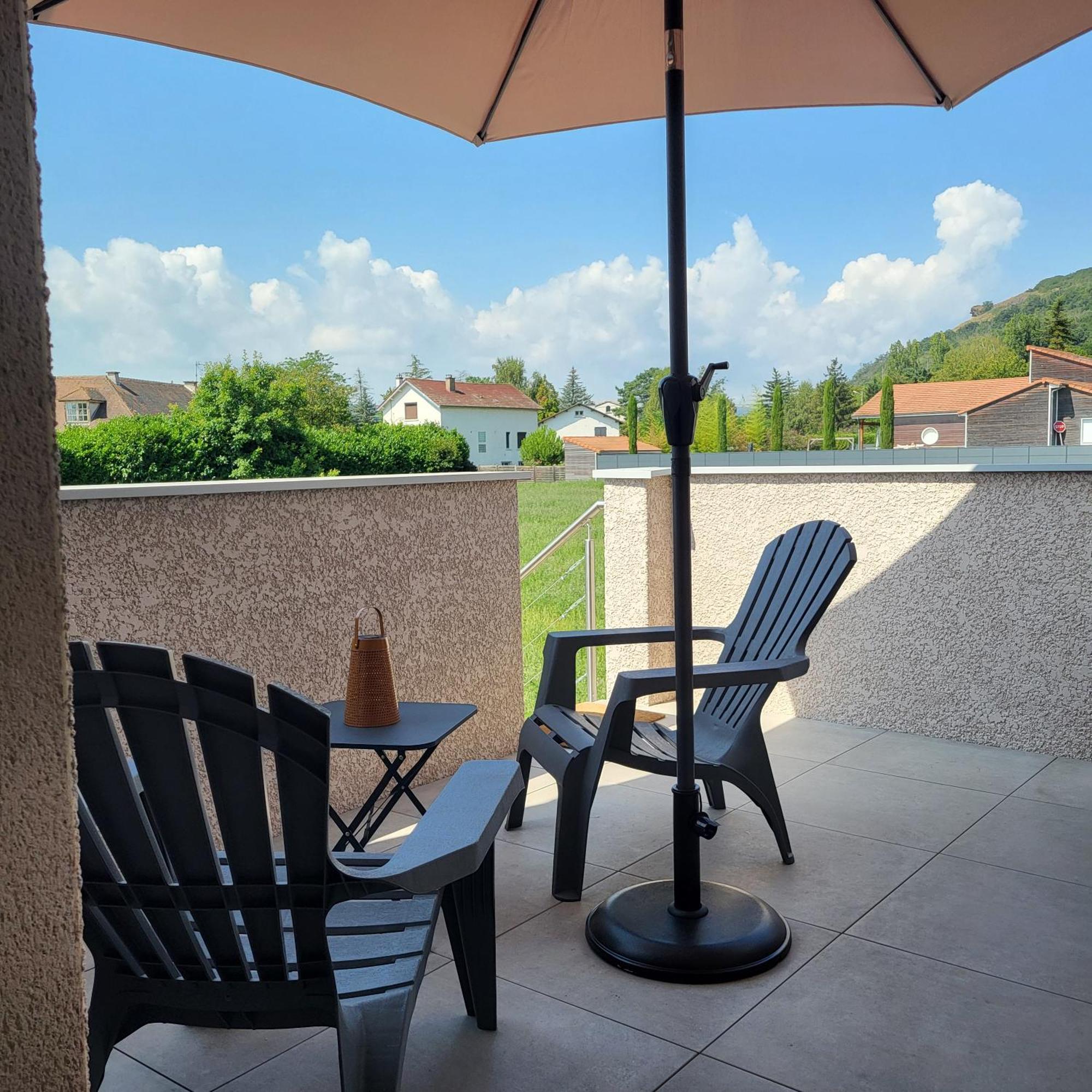 Apartamento Le Nid Du Bosquet Issoire Exterior foto
